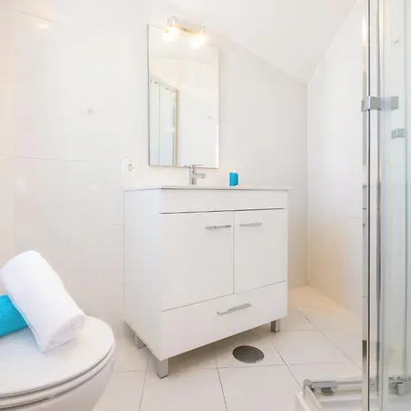 Villa Paradisius - Moradia Moderna Com Piscina Aquecivel E Bbq - *