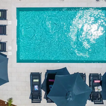 Paradisius - Moradia Moderna Com Piscina Aquecivel E Bbq - Villa